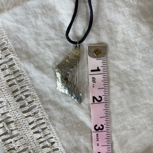 VINTAGE Hammered Silver Pendant Necklace - Picture 3 of 5